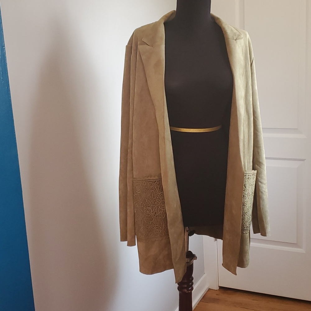 🆕️ Solitaire Faux Seude Embroided Jacket Size M